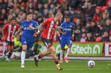 Sheffield United 'dan Oliver McBurnie Premier Lig maçında Sheffield United Chelsea' ye karşı Bramall Lane, Sheffield, İngiltere 'de 7 Nisan 202' de attığı pası atıyor.