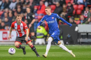 Chelsea 'den Cole Palmer Premier Lig maçında Sheffield United' ın Chelsea 'ye karşı oynadığı Bramall Lane, Sheffield, İngiltere' de 7 Nisan 202 'de topu atıyor.