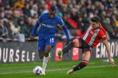 Sheffield United takımından Anel Ahmedhodi, Premier League maçında Sheffield United 'ın Chelsea' ye karşı 7 Nisan 2024 'te Bramall Lane, Sheffield, İngiltere' de oynadığı maçta Chelsea 'li Nicolas Jackson' ı yere serdi.