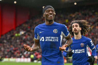 Chelsea 'den Noni Madueke, Premier Lig maçında Sheffield United' ın Chelsea 'ye karşı 7 Nisan 202' de Bramall Lane, Sheffield, İngiltere 'de oynadığı maçı 1-2 kazanma golünü kutluyor.