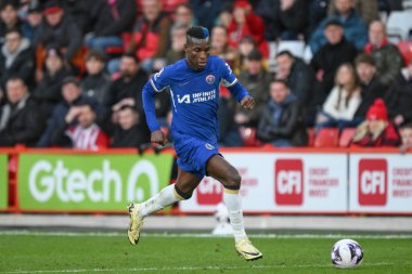 Chelsea 'den Nicolas Jackson Premier Lig maçında Sheffield United Chelsea' ye karşı Bramall Lane, Sheffield, İngiltere 'de 7 Nisan 202' de top atıyor.