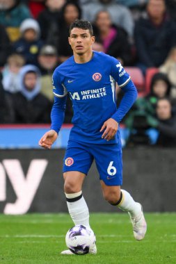 Chelsea 'den Thiago Silva Premier Lig maçında Sheffield United Chelsea' ye karşı 7 Nisan 202 'de Bramall Lane, Sheffield, İngiltere' de top sürüyor.