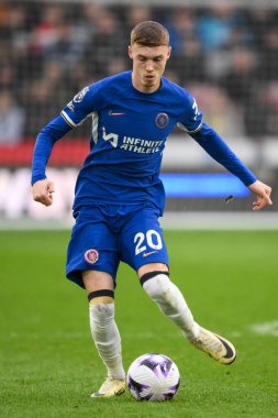 Chelsea 'den Cole Palmer Premier Lig maçında Sheffield United Chelsea' ye karşı 7 Nisan 202 'de Bramall Lane, Sheffield, İngiltere' de top sürüyor.