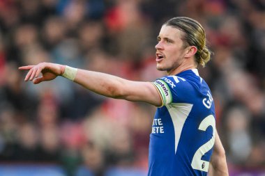 Chelsea 'den Conor Gallagher, Premier Lig maçında Sheffield United Chelsea' ye karşı Bramall Lane, Sheffield, İngiltere 'de 7 Nisan 202' de takım talimatlarını veriyor.