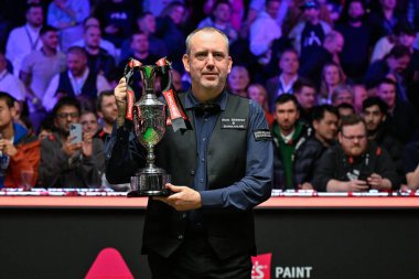 Mark Williams, Manchester Central, Manchester, İngiltere 'de düzenlenen Johnstone Paint Tour Şampiyonası finalinde, 7 Nisan 2024 tarihinde Johnstone Paint Tour kupasını kaldırdı.