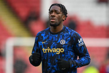 Chelsea 'den Axel Disasi Premier Lig maçı öncesinde Sheffield United Chelsea' ye karşı 7 Nisan 202 'de Bramall Lane, Sheffield, İngiltere' de oynanan maç öncesi ısınma maçında