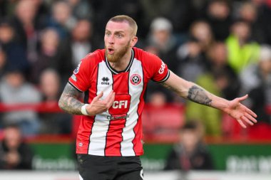 Sheffield United 'dan Oliver McBurnie, Sheffield United' ın Chelsea 'ye karşı oynadığı Premier League maçında 7 Nisan 202' de tepki gösterdi.