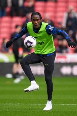 Chelsea 'den Trevoh Chalobah Premier Lig maçı öncesinde Sheffield United Chelsea ile Bramall Lane, Sheffield, İngiltere' de oynanan 7 Nisan 202 karşılaşmasında topu kontrol ediyor.