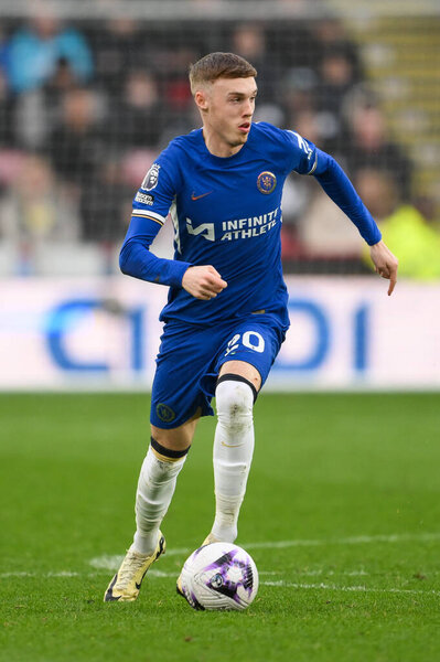 Cole Palmer of Chelsea makes a break with the ball during the Premier League match Sheffield United vs Chelsea at Bramall Lane, Sheffield, United Kingdom, 7th April 202