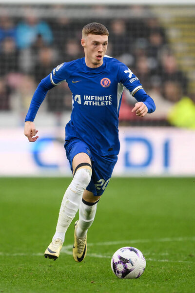 Cole Palmer of Chelsea makes a break with the ball during the Premier League match Sheffield United vs Chelsea at Bramall Lane, Sheffield, United Kingdom, 7th April 202