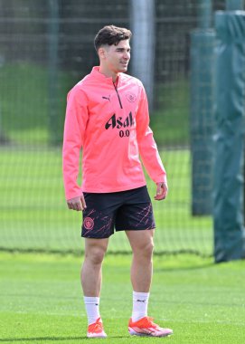 Manchester City 'den Julin Ivarez, Manchester City Şampiyonlar Ligi antrenmanı sırasında Etihad Stadyumu' ndaki Real Madrid maçı öncesinde, 8 Nisan 2024