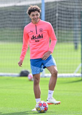 Manchester City 'den Nico O' Reilly, Manchester City Şampiyonlar Ligi antrenmanı sırasında Etihad Stadyumu 'ndaki Real Madrid maçı öncesinde, 8 Nisan 202