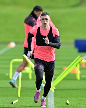 Manchester City 'den Phil Foden, Manchester City Şampiyonlar Ligi antrenman oturumu öncesinde Etihad Stadyumu' ndaki Real Madrid maçı öncesinde, 8 Nisan 202