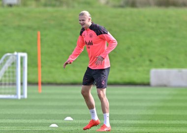Manchester City 'den Erling Haaland, Manchester City Şampiyonlar Ligi antrenman oturumu öncesinde Etihad Stadyumu' ndaki Real Madrid maçı öncesinde, 8 Nisan 202