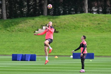 Manchester City 'den Erling Haaland, 8 Nisan 202' de Etihad Stadyumu 'nda oynanacak Real Madrid maçı öncesinde Manchester City Şampiyonlar Ligi antrenman oturumunun birincisi.