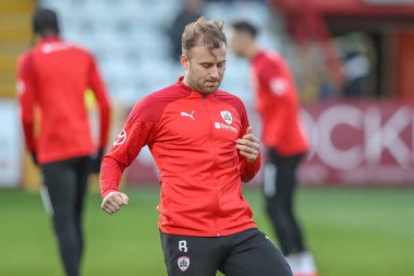Maç öncesi ısınma oturumunda Barnsley 'den Herbie Kane, 9 Nisan 202' de Lamex Stadyumu 'nda oynanan Sky Bet 1 karşılaşmasında Stevenage ile Barnsley karşılaşacak.