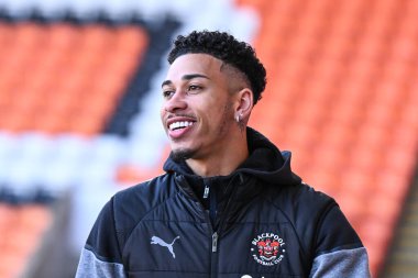 Blackpool 'dan Jordan Lawrence-Gabriel, 9 Nisan 202' de Bloomfield Road, Blackpool 'da oynanan Blackpool-Fleetwood Town maçında Sky Bet 1' in önüne geçti.