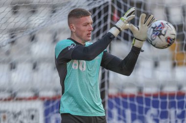 Maç öncesi ısınma oturumunda Barnsley 'den Rogan Ravenhill, 9 Nisan 202' de Lamex Stevenage, İngiltere 'de Stevenage-Barnsley maçında