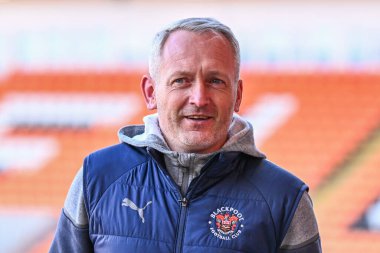 Blackpool teknik direktörü Neil Critchley, 9 Nisan 202 'de Bloomfield Road, Blackpool' da oynanan Blackpool-Fleetwood Town maçından önce geldi.