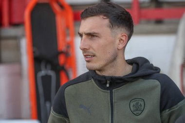 Barnsley 'den Josh Earl, 9 Nisan 202' de İngiltere 'deki Lamex Stadyumu' nda Stevenage ile Barnsley arasındaki Sky Bet 1 maçı sırasında geldi.