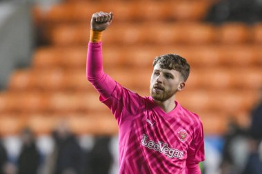 Blackpool takımından Daniel Grimshaw, 9 Nisan 202 'de Bloomfield Road, Blackpool' da oynanan Blackpool-Fleetwood Town maçında kendi takımını kazandı.