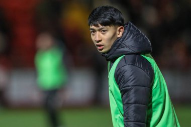 Barnsley 'den Nathan James, 9 Nisan 202' de İngiltere 'deki Lamex Stevenage Stevenage' de Stevenage 'e karşı oynanan Sky Bet 1 karşılaşmasında ilk yarı ısınma maçında ısındı.