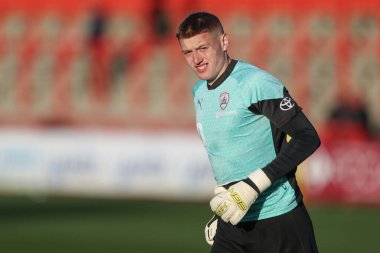 Maç öncesi ısınma oturumunda Barnsley 'den Rogan Ravenhill, 9 Nisan 202' de Lamex Stevenage, İngiltere 'de Stevenage-Barnsley maçında