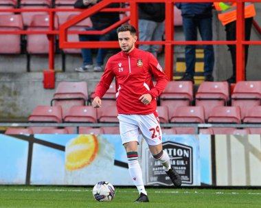 Wrexham 'dan Ryan Barnett, 9 Nisan 202' de Wrexham - Crawley Town maçında Wrexham - SToK Cae Ras, Wrexham, İngiltere maçında ısındı.
