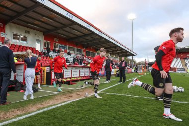 Maç öncesi ısınma oturumunda Barnsley 'den Luca Connell, 9 Nisan 202' de İngiltere 'nin Stevenage Stevenage Stadyumu' nda oynanan Sky Bet 1 karşılaşmasında Stevenage ile Barnsley karşılaşacak.