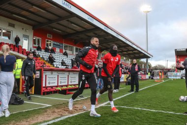 Barnsley 'den Barry Cotter ve Barnsley' den Fbio Jal maç öncesi ısınma maçında Stevenage, Barnsley 'e karşı 9 Nisan 2024' te Lamex Stevenage, İngiltere 'de oynadılar.