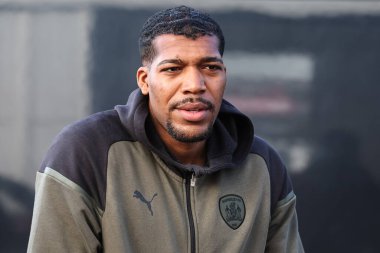 Barnsley 'den Donovan Pines, 9 Nisan 202' de İngiltere 'deki Lamex Stevenage Stevenage' e karşı oynanan Sky Bet 1 maçı sırasında geldi.