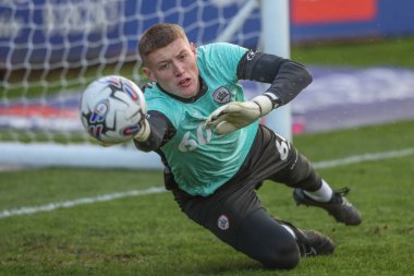 Maç öncesi ısınma oturumunda Barnsley 'den Rogan Ravenhill, 9 Nisan 202' de Lamex Stevenage, İngiltere 'de Stevenage-Barnsley maçında