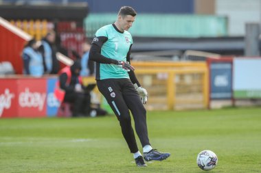 Maç öncesi ısınma oturumunda Barnsley 'den Liam Roberts, 9 Nisan 202' de Lamex Stadyumu 'nda Sky Bet 1 karşılaşmasında Stevenage ve Barnsley' e karşı.