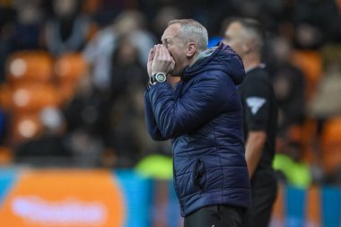 Blackpool 'un Neil Critchley menajeri takımına 9 Nisan 202' de Bloomfield Road, Blackpool 'da oynanan Blackpool-Fleetwood Town maçında talimat verdi.