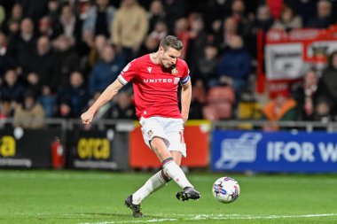 Wrexham 'dan Paul Mullin, 9 Nisan 202' de SToK Cae Ras, Wrexham, Birleşik Krallık 'ta oynanan Sky Bet 2 karşılaşmasında topu 4-0 Wrexham' a attı.