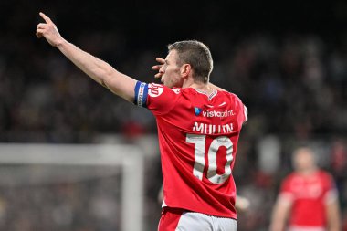 Wrexham 'dan Paul Mullin, 9 Nisan 202' de Wrexham 'ın Crawley Town' a karşı oynadığı Wrexham maçında tepki gösterdi.