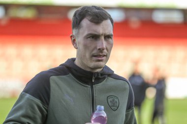 Barnsley takımından Josh Earl, 9 Nisan 202 'de Lamex Stadyumu' nda Stevenage ile Barnsley arasında oynanan 1.