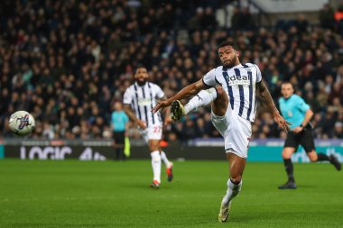 West Bromwich Albion takımından Darnell Furlong, 10 Nisan 202 'de The Hawthorns, West Bromwich, Birleşik Krallık' ta West Bromwich Albion-Rotherham United maçında topu kontrol edemedi.