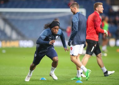 West Bromwich Albion takımından Brandon Thomas-Asante, 10 Nisan 202 'de İngiltere' nin Hawthorns kentinde oynanan West Bromwich Albion-Rotherham United maçında maç öncesinde ısınıyor.