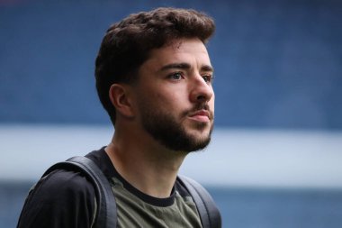 West Bromwich Albion takımından Mikey Johnston 10 Nisan 202 'de West Bromwich Albion' a karşı Rotherham United 'ın oynadığı The Hawthorns, West Bromwich, İngiltere' deki Sky Bet Şampiyonası 'ndan önce geldi.