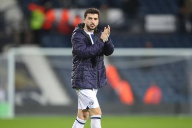 West Bromwich Albion 'dan Mikey Johnston, 10 Nisan 202' de İngiltere 'de The Hawthorns, West Bromwich, West Bromwich' de oynanan West Bromwich Albion-Rotherham United maçında taraftarlarını tam zamanlı alkışlıyor.