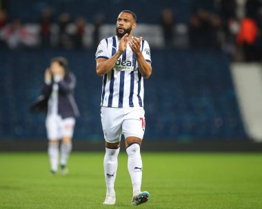 West Bromwich Albion 'dan Matt Phillips, 10 Nisan 202' de The Hawthorns, West Bromwich, İngiltere 'de oynanan West Bromwich Albion-Rotherham United maçında taraftarlarını tam zamanlı alkışlıyor.