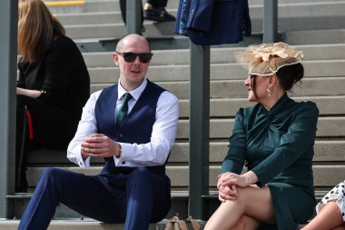 Randox Grand National 2024 Açılış Günü boyunca yarışçılar Aintree Yarış Pisti, Liverpool, İngiltere, 11 Nisan 202