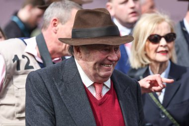 Kazanan antrenör Nicky Henderson Randox Grand National 2024 Açılış Günü 'nde Aintree Yarış Pisti, Liverpool, İngiltere, 11 Nisan 202