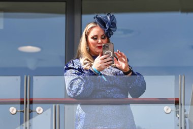 Randox Grand National 2024 Açılış Günü 'nde yarışçı. Aintree Yarış Pisti, Liverpool, İngiltere, 11 Nisan 202