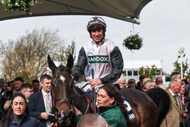 Jack Kennedy 'nin bindiği Gerri Colombe, 11 Nisan 202' de Aintree Yarış Pisti 'nde düzenlenen Randox Grand National 2024 Açılış Günü' nde William Hill Bowl Çan Saati 'ni (1. Sınıf) kazandı.