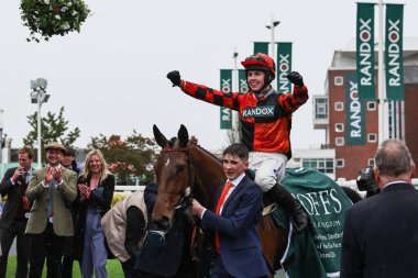 Kielan Woods 'un bindiği Diva Luna, 11 Nisan 2024 tarihinde Aintree Yarış Pisti, Liverpool, Birleşik Krallık' ta düzenlenen Randox Grand National 2024 Açılış Günü sırasında Goffs UK Nickel Mares Standart Açık NH Flat (2. derece) yarışını kazandı.