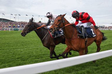Gerri Kolombiya 'ya Jack Kennedy ve Ahoy Senor bindi Derek Fox' un bindiği 2.55 'lik William Hill Bowl Çan Çan Saati (1. Sınıf) Randox Grand National 2024 Açılış Günü Aintree Yarış Pisti, Liverpool, Birleşik Kingd