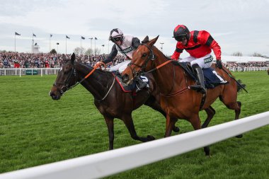 Gerri Kolombiya 'ya Jack Kennedy ve Ahoy Senor bindi Derek Fox' un bindiği 2.55 'lik William Hill Bowl Çan Çan Saati (1. Sınıf) Randox Grand National 2024 Açılış Günü Aintree Yarış Pisti, Liverpool, Birleşik Kingd