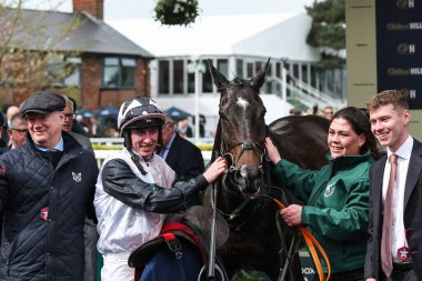 Jack Kennedy 'nin bindiği Gerri Colombe, 11 Nisan 202' de Aintree Yarış Pisti 'nde düzenlenen Randox Grand National 2024 Açılış Günü' nde William Hill Bowl Çan Saati 'ni (1. Sınıf) kazandı.